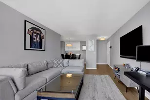 2740 N Pine Grove Ave, Chicago, IL 60614 - Photo 3