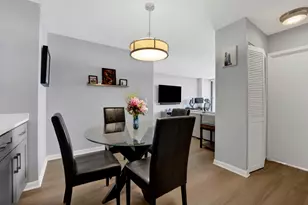 2740 N Pine Grove Ave, Chicago, IL 60614 - Photo 7