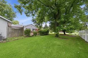 328 Milburn Ave, Crete, IL 60417 - Photo 19
