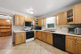 328 Milburn Ave, Crete, IL 60417 - Photo 7
