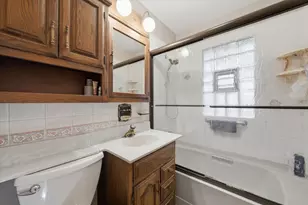 328 Milburn Ave, Crete, IL 60417 - Photo 11