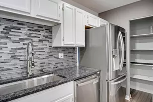 1633 Hilton Head Dr, Naperville, IL 60563 - Photo 9