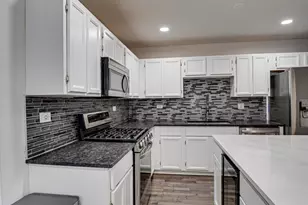 1633 Hilton Head Dr, Naperville, IL 60563 - Photo 7