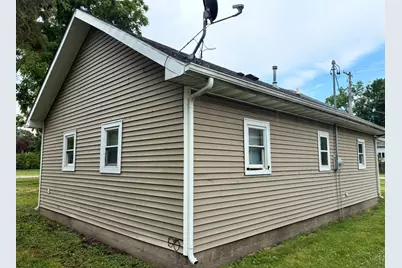 222 E Thompson Avenue, Hoopeston, IL 60942 - Photo 3