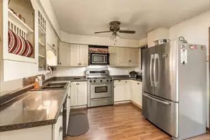 871 N Gladstone Ave, Aurora, IL 60506 - Photo 5