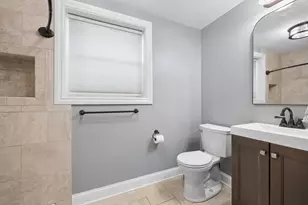 7025 Roberts Dr, Woodridge, IL 60517 - Photo 17