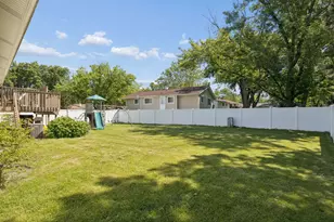 7025 Roberts Dr, Woodridge, IL 60517 - Photo 21