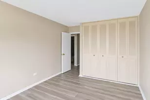 1500 Robin Cir, Hoffman Estates, IL 60194 - Photo 9