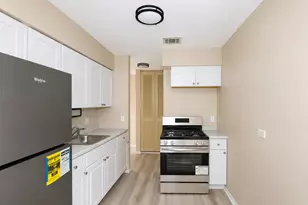 1500 Robin Cir, Hoffman Estates, IL 60194 - Photo 3