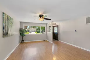 616 Clover Ln, Schaumburg, IL 60193 - Photo 3