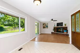 616 Clover Ln, Schaumburg, IL 60193 - Photo 9