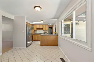 616 Clover Ln, Schaumburg, IL 60193 - Photo 7