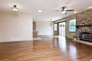 91 Enfield Ln, Grayslake, IL 60030 - Photo 3