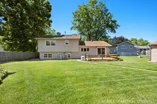 2120 Meadow Dr, Lindenhurst, IL 60046 - Photo 5