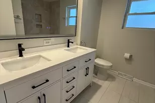 1S526 Nimitz Rd, Oakbrook Terrace, IL 60181 - Photo 7