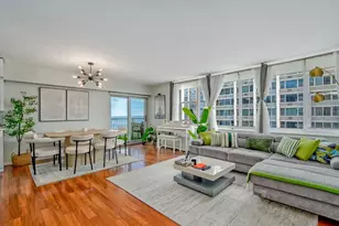 4250 N Marine Dr, Chicago, IL 60613 - Photo 9