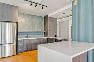4250 N Marine Dr, Chicago, IL 60613 - Photo 23