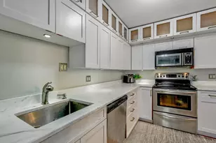 4250 N Marine Dr, Chicago, IL 60613 - Photo 17