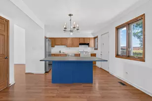 574 W Oak St, Coal City, IL 60416 - Photo 11