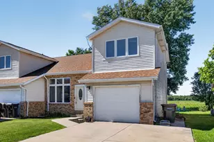 574 W Oak St, Coal City, IL 60416 - Photo 3