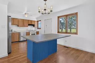574 W Oak St, Coal City, IL 60416 - Photo 9