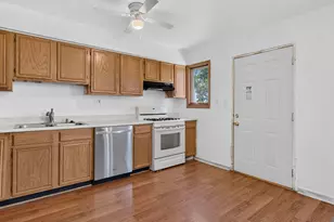 574 W Oak St, Coal City, IL 60416 - Photo 17