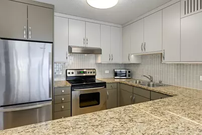 30 E Huron Street #3105, Chicago, IL 60611 - Photo 9