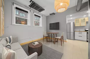 604 W Addison St, Chicago, IL 60613 - Photo 3