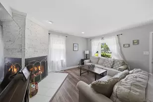 123 Edgewood Dr, Streamwood, IL 60107 - Photo 3