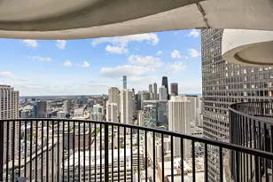 300 N State St, Chicago, IL 60654 - Photo 21