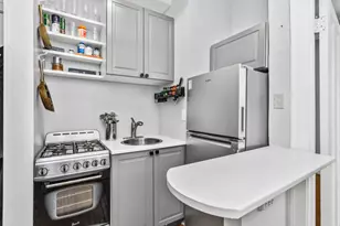 604 W Addison Ave, Chicago, IL 60613 - Photo 5