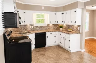 1003 McGregor St, Bloomington, IL 61701 - Photo 9