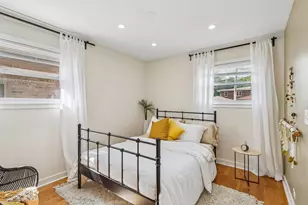 2654 W Catalpa Ave, Chicago, IL 60625 - Photo 21