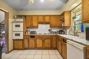 219 Walter Ct, Elgin, IL 60123 - Photo 7