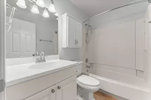 352 Danbury Dr, Naperville, IL 60565 - Photo 13