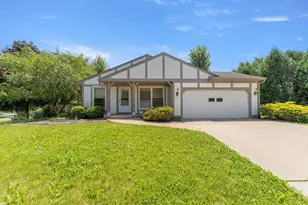 352 Danbury Dr, Naperville, IL 60565 - Photo 1