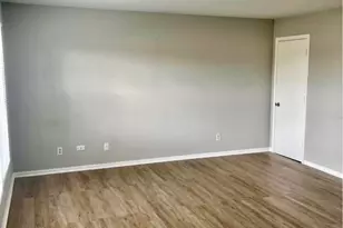 390 W Indian Trail, Aurora, IL 60506 - Photo 5