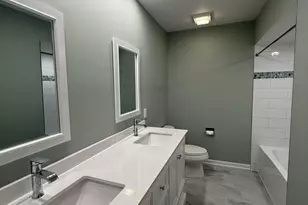 221 Hillwick Ln, Schaumburg, IL 60193 - Photo 23