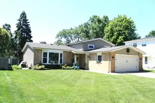 1909 E Maya Ln, Mount Prospect, IL 60056 - Photo 3
