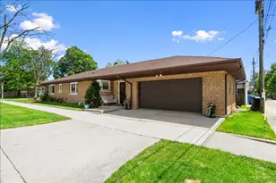 6250 N Kedvale Ave, Chicago, IL 60646 - Photo 1