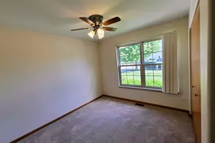 963 Brown Dr, Momence, IL 60954 - Photo 5