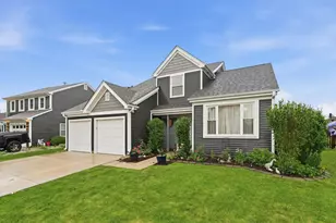 10 Washington Ct, Streamwood, IL 60107 - Photo 1