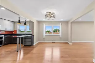 930 Hinman Ave, Evanston, IL 60202 - Photo 9