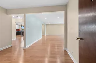 930 Hinman Ave, Evanston, IL 60202 - Photo 3
