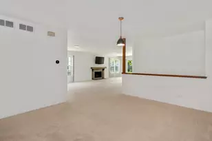 1039 Oakview Dr, Wheaton, IL 60187 - Photo 11