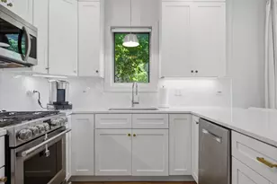 1109 W Cornelia Ave, Chicago, IL 60657 - Photo 5
