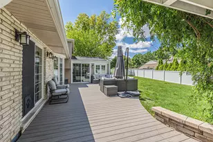 210 W Pickwick Rd, Arlington Heights, IL 60005 - Photo 27