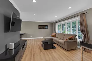 210 W Pickwick Rd, Arlington Heights, IL 60005 - Photo 3