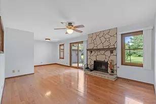 1526 Sycamore Ln, Aurora, IL 60504 - Photo 5