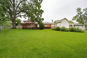 1317 N Oakwood Dr, McHenry, IL 60050 - Photo 13